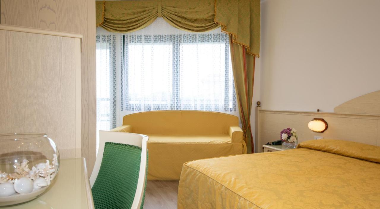 Hotel Carlton Lido di Jesolo Buitenkant foto