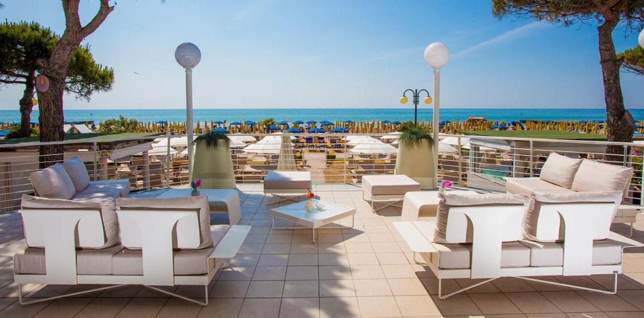 Hotel Carlton Lido di Jesolo Buitenkant foto