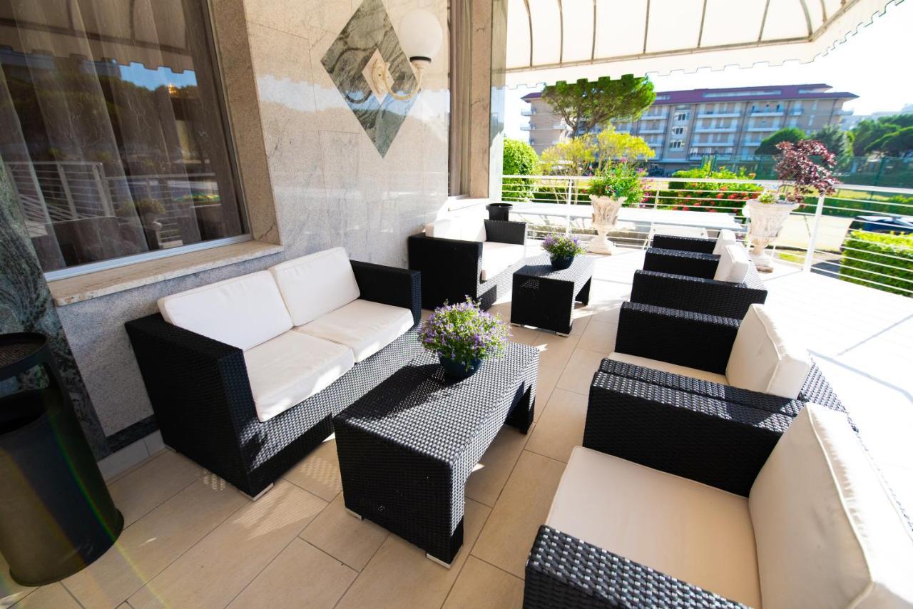 Hotel Carlton Lido di Jesolo Buitenkant foto