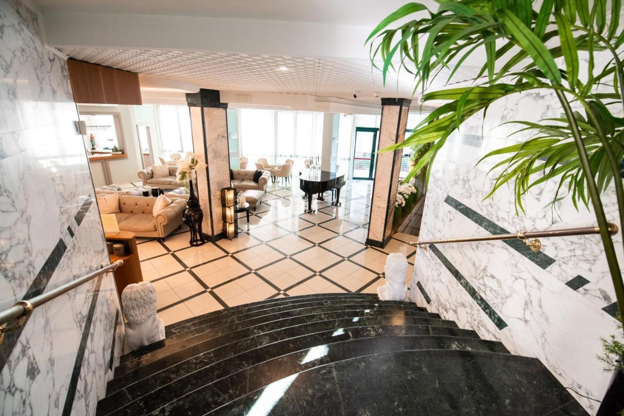 Hotel Carlton Lido di Jesolo Buitenkant foto