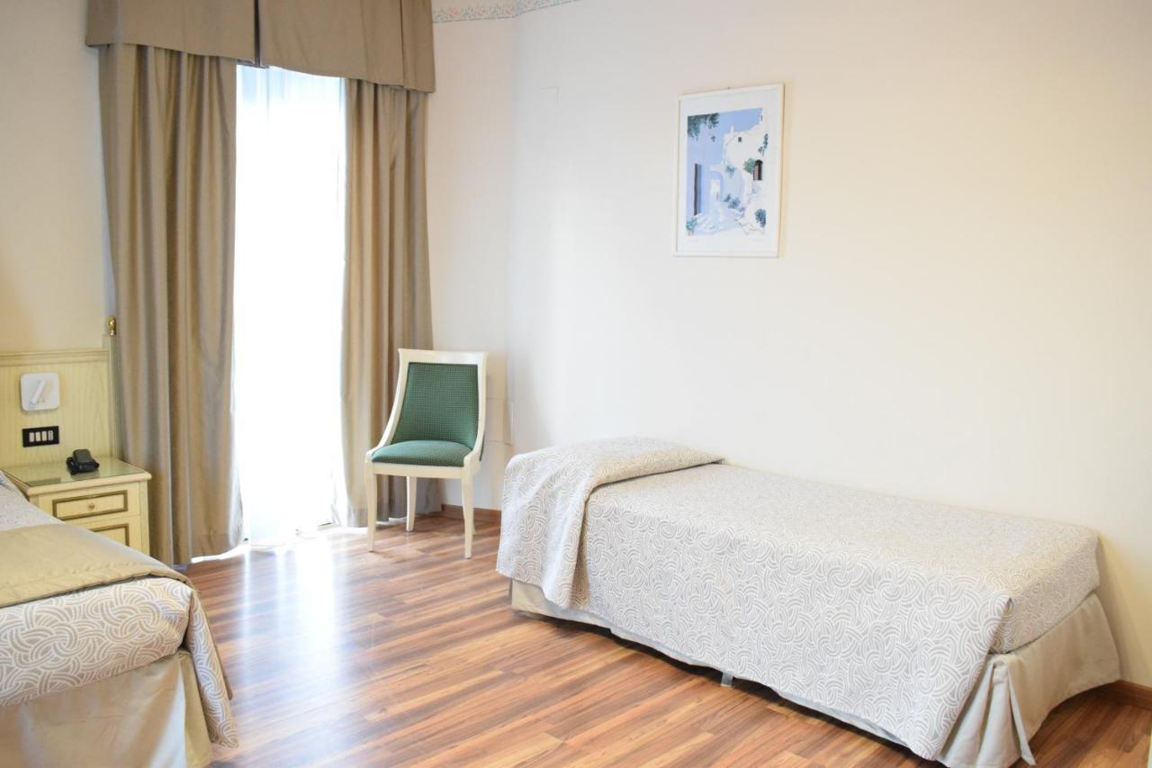 Hotel Carlton Lido di Jesolo Buitenkant foto