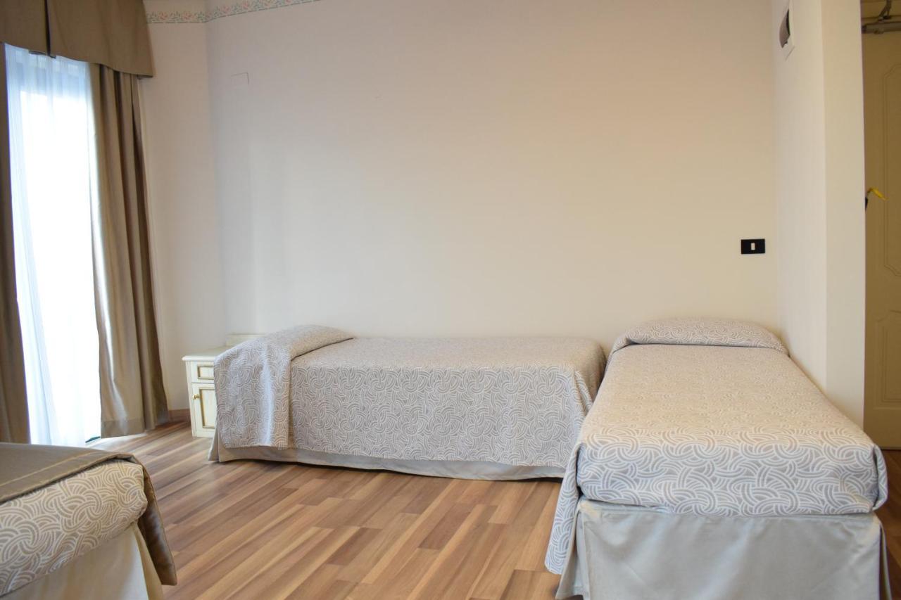 Hotel Carlton Lido di Jesolo Buitenkant foto