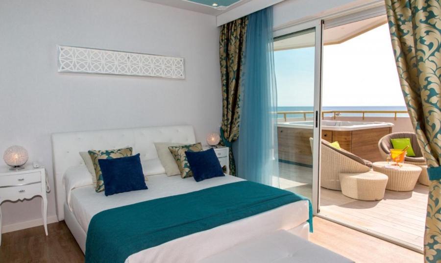 Hotel Carlton Lido di Jesolo Buitenkant foto