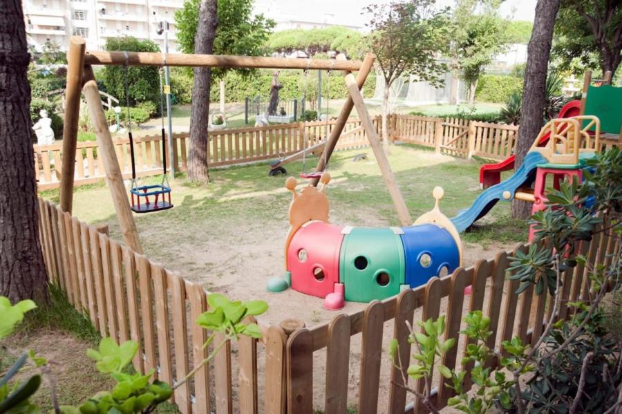 Hotel Carlton Lido di Jesolo Buitenkant foto